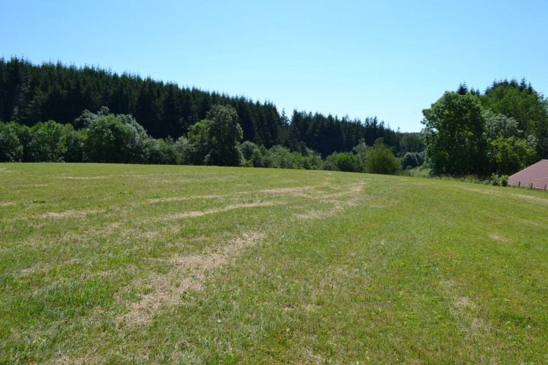 Terrain constructible Saint Agrève à l'orée du village