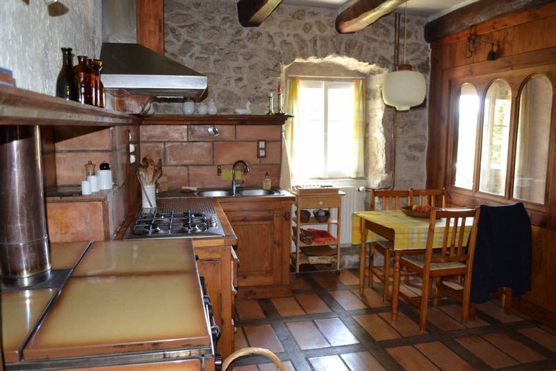 Magnifique corps de ferme entièrement rénové. Vue exceptionnelle. Grazac