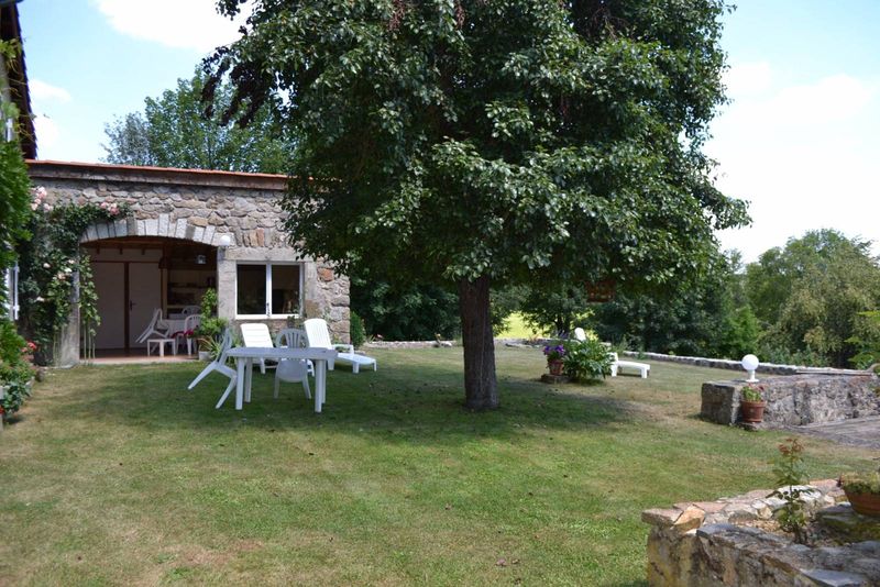 Magnifique corps de ferme entièrement rénové. Vue exceptionnelle. Grazac