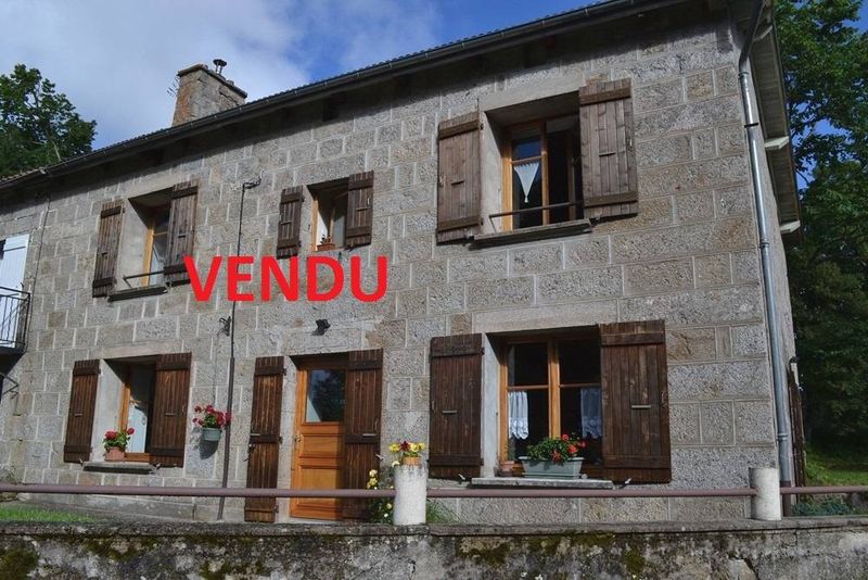 Maison de hameau  Campagne du Mazet Volumes spacieux. Bachat en pierres. 1800m² de terrain