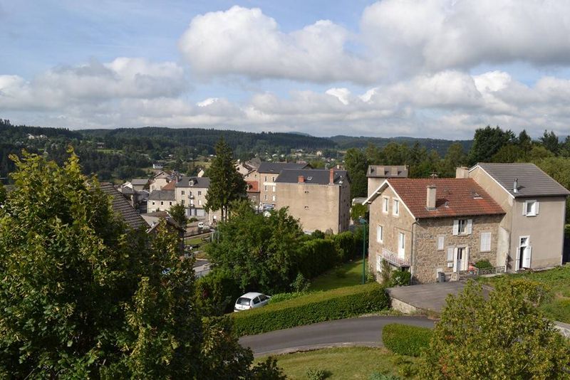 Villa  Le Chambon Sur Lignon 3 appartements indépendants, expo Sud, Centre village