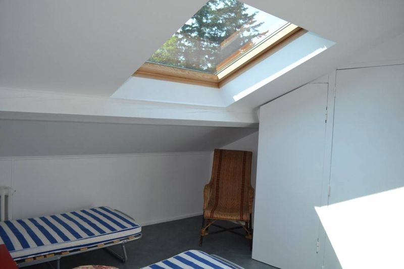 Villa proche du centre du village 43400