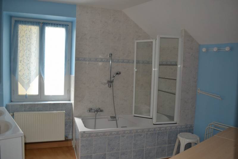 Maison de village Le Chambon sur Lignon 3 niveaux entièrement rénovés.