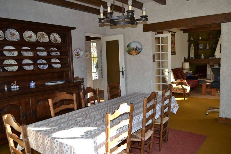 Maison de village proche centre ville avec vue.