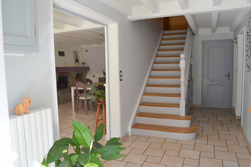 Jolie maison en pierres  sur secteur de Tence