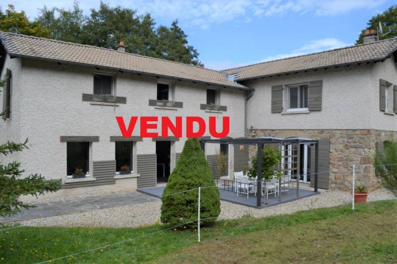 Maison de hameau rénovée T5. Campagne de Tence.