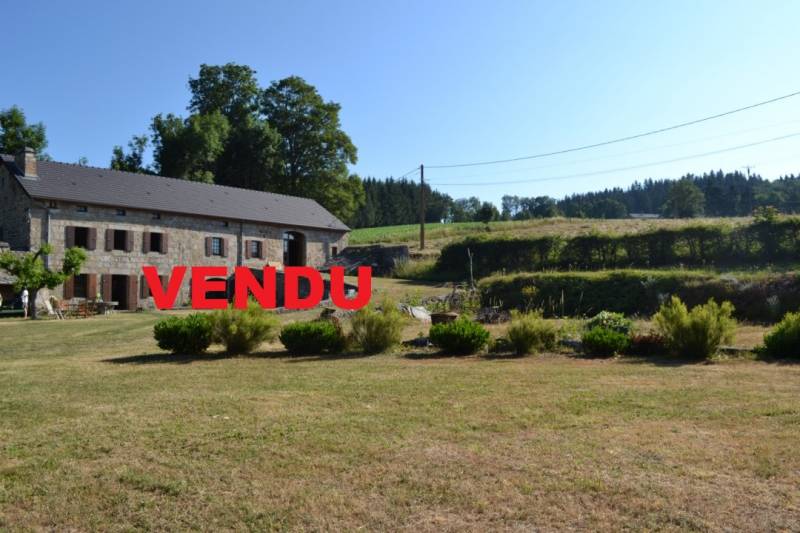 A vendre, ferme sur Tence avec 4 050 m² de terrain