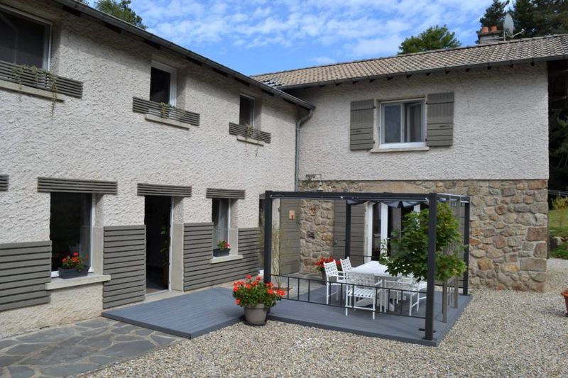 Maison de hameau rénovée T5. Campagne de Tence.