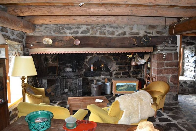 Ferme authentique du Mézenc, 1.4Ha de terrain, entièrement rénovée