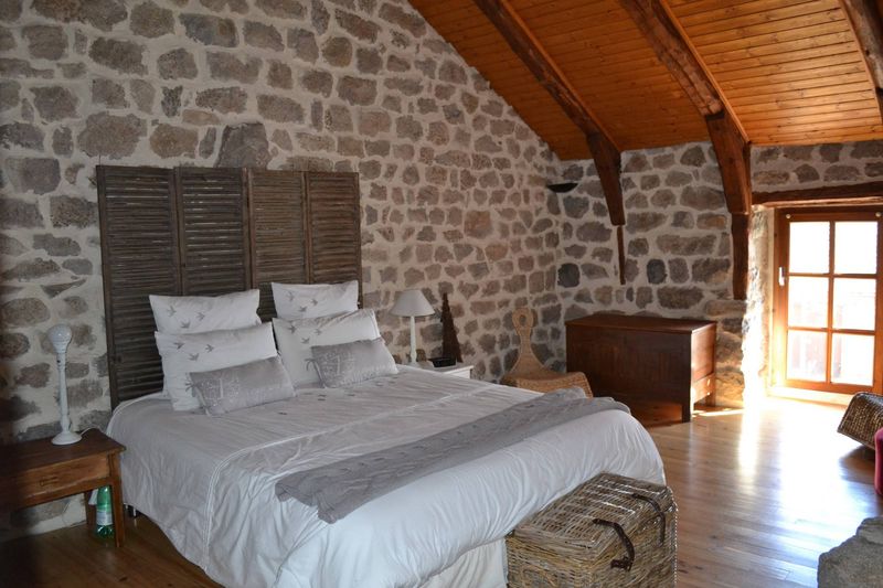 Mars Ferme rénovée. Beaucoup de cachet. Sans travaux.