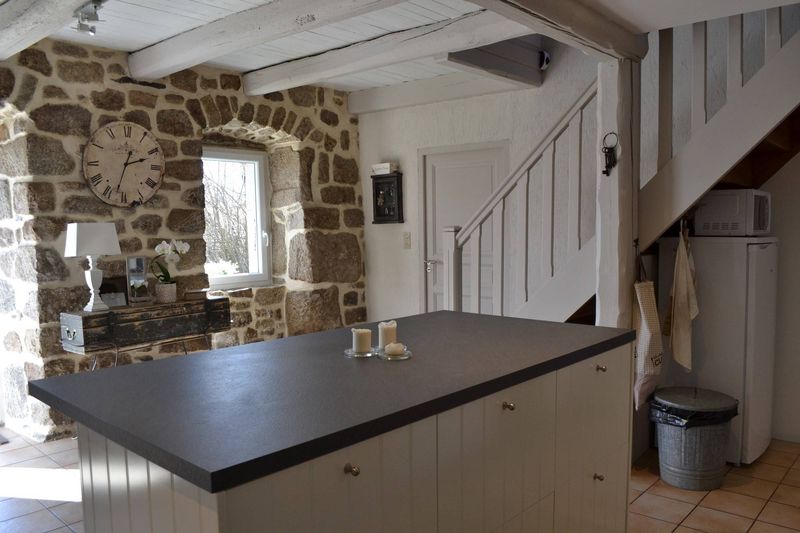 Mars Ferme rénovée. Beaucoup de cachet. Sans travaux.