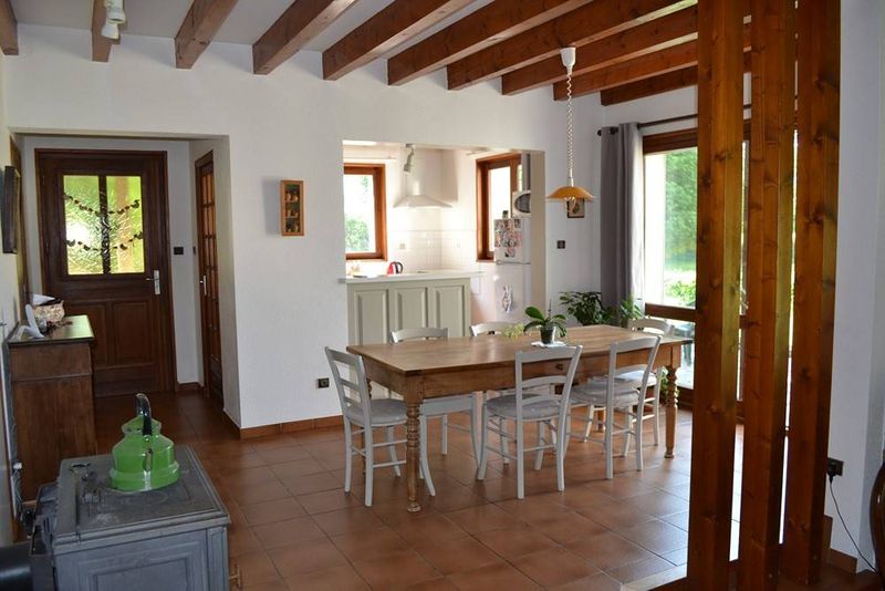 Maison à l'orée du village de St Agrève dans bel environnement campagnard