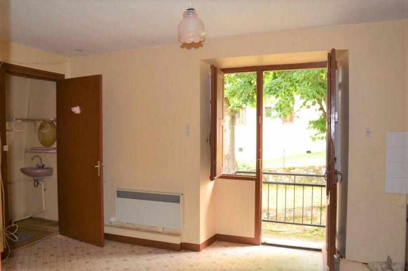 Ancienne à rénover avec terrain 7000m²