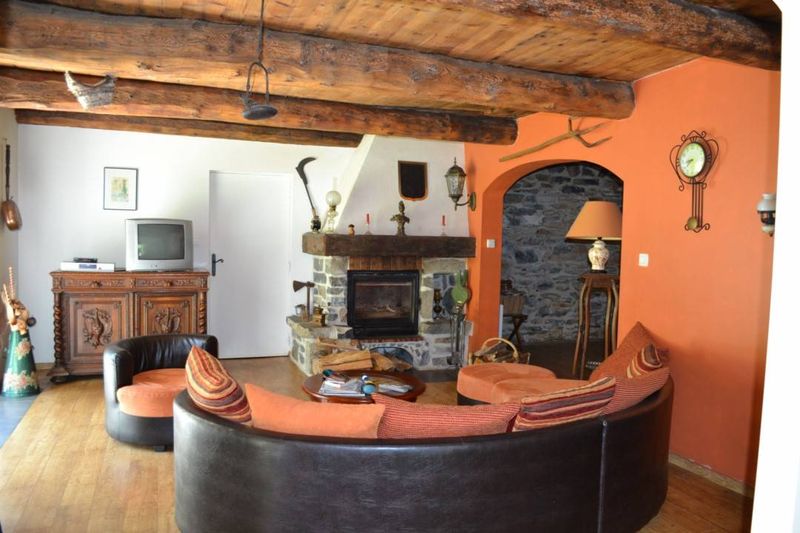 A vendre, ferme en pierre avec cachet à Champclause