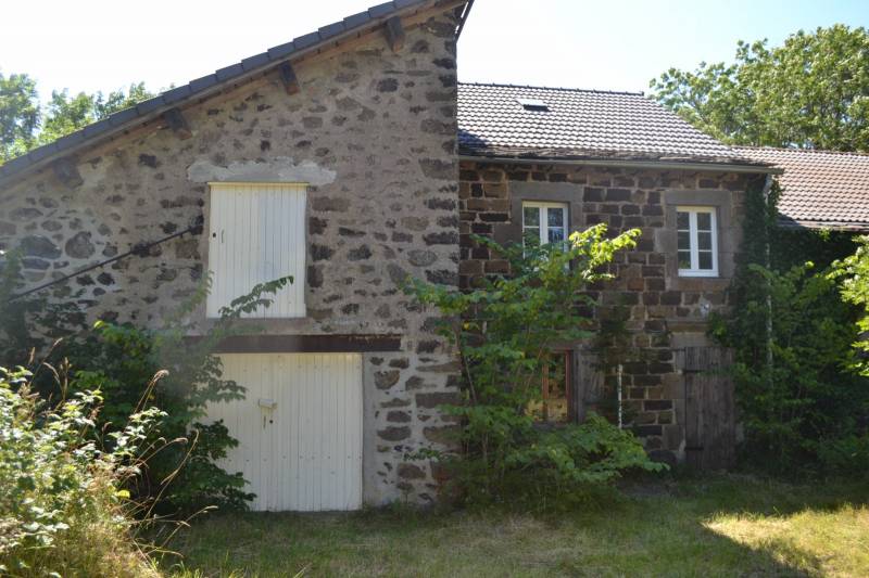 Ferme à réhabiliter avec un terrain de 3700 m² aux Vastres