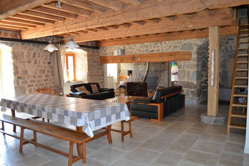 Corps de ferme dans la campagne de Tence