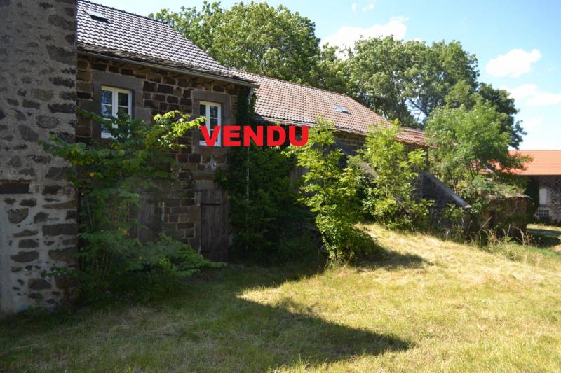 Ferme à réhabiliter avec un terrain de 3700 m² aux Vastres