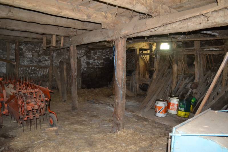 Ferme à réhabiliter avec un terrain de 3700 m² aux Vastres