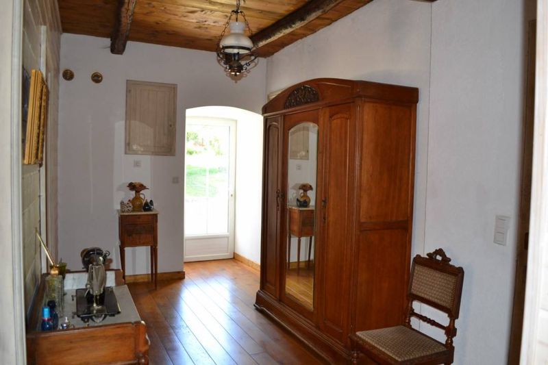 A vendre, ferme en pierre avec cachet à Champclause