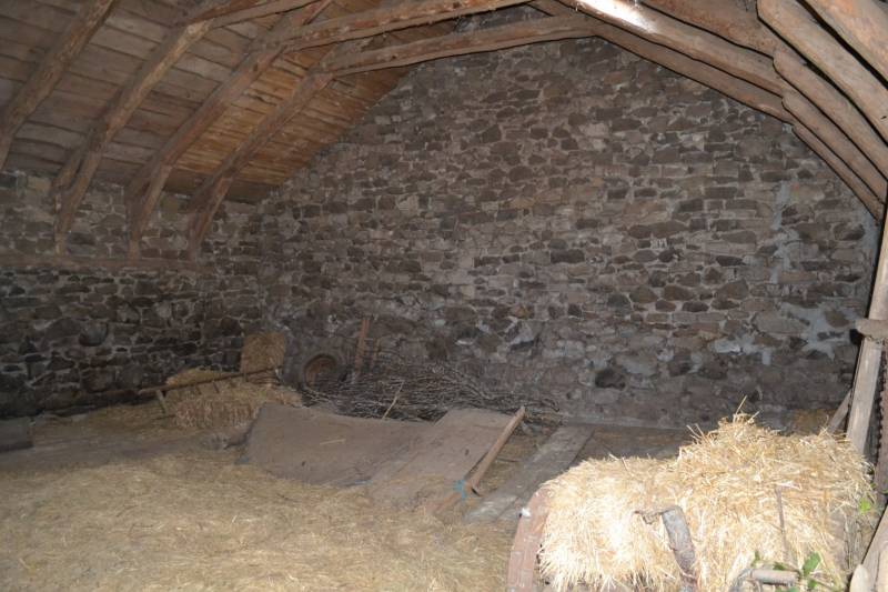 Ferme à réhabiliter avec un terrain de 3700 m² aux Vastres