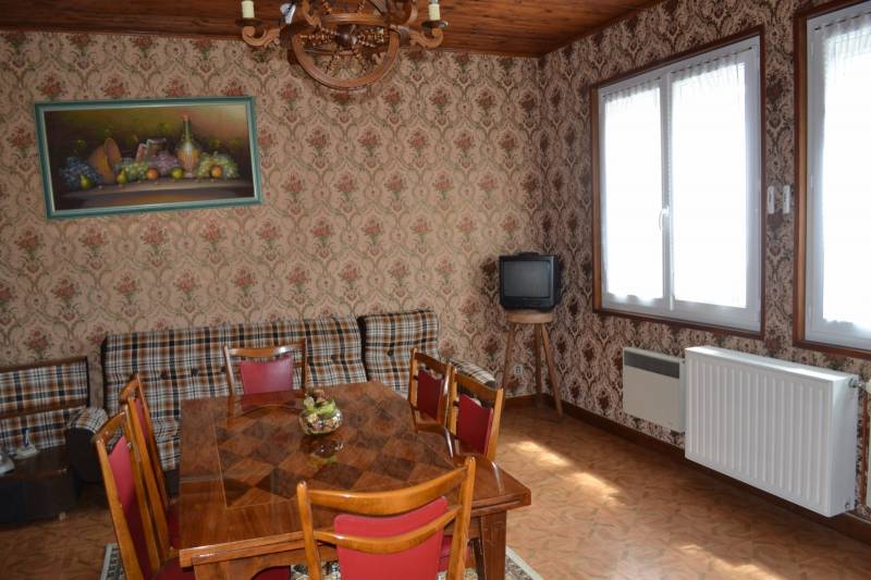 Maison à rafraîchir avec jardin à St Agrève