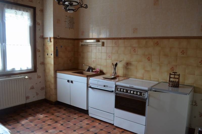 Maison à rafraîchir avec jardin à St Agrève