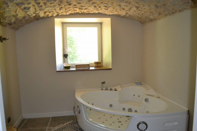 Corps de ferme dans la campagne de Tence