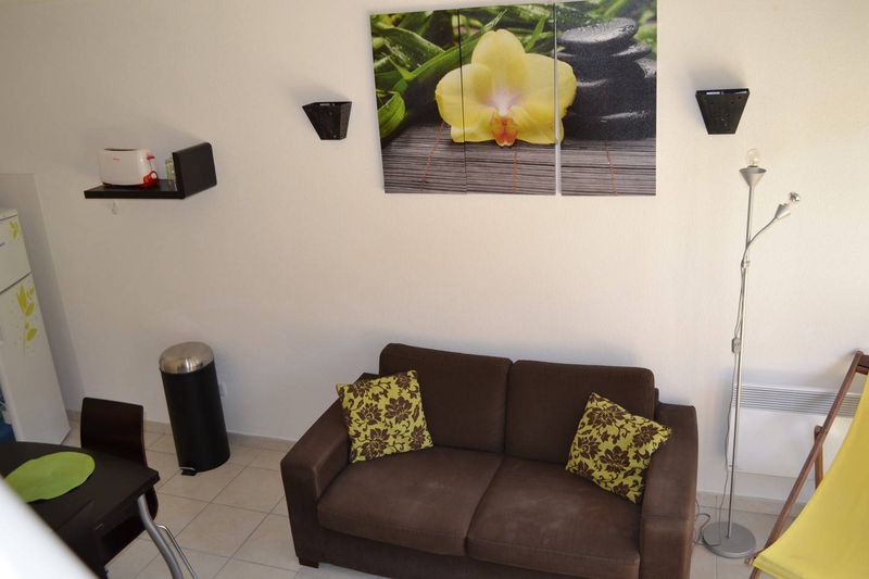 Le Chambon sur Lignon. Dans résidence avec parkings, T2 en duplex TBE.