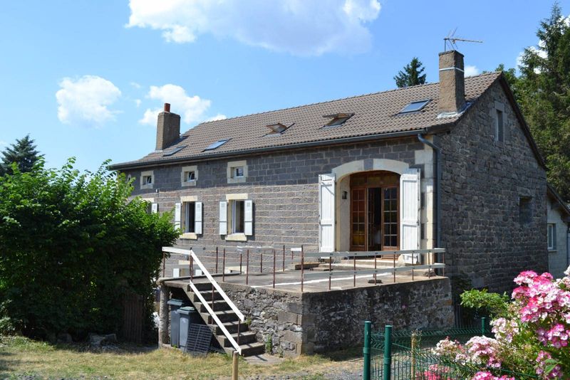 Ancienne ferme composée de 4 appartements Le Mazet St Voy