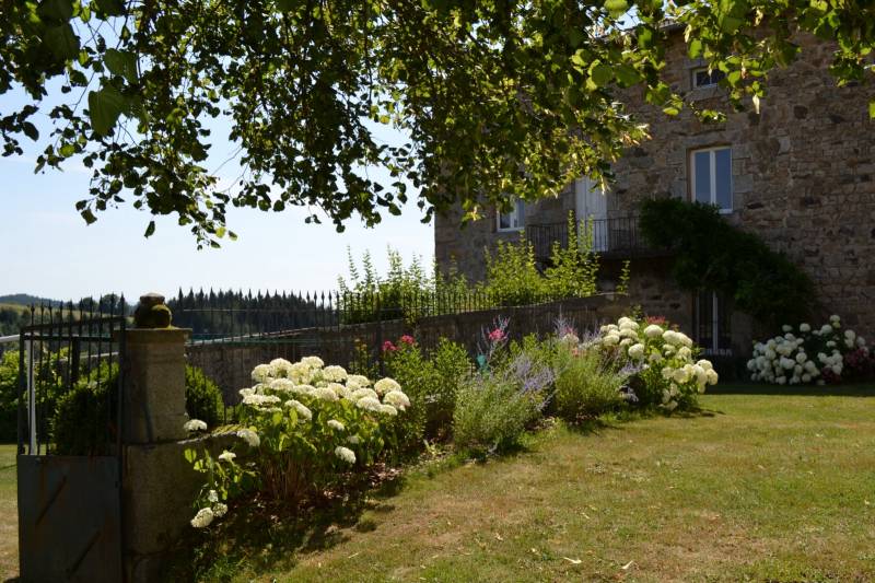 Corps de ferme dans la campagne de Tence