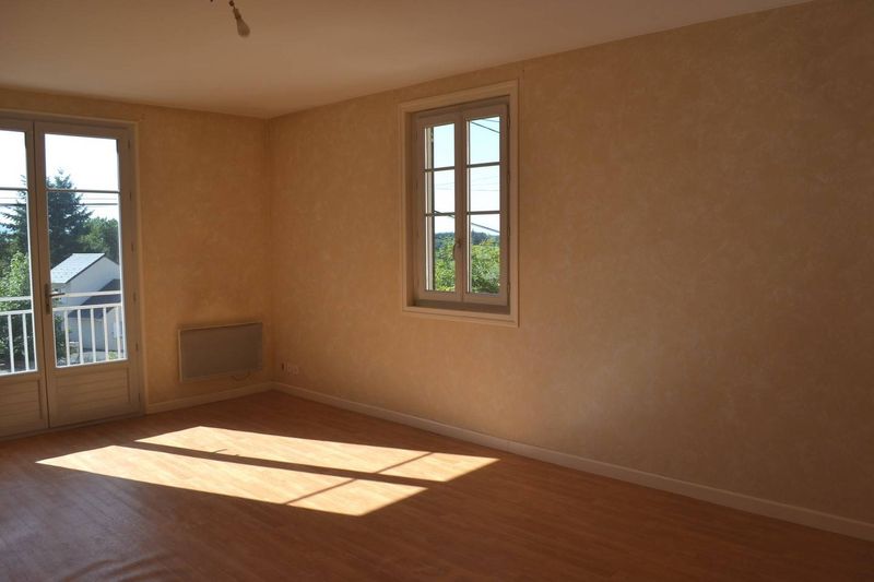 St Agrève, T2 avec balcon et vue sur le Mézenc