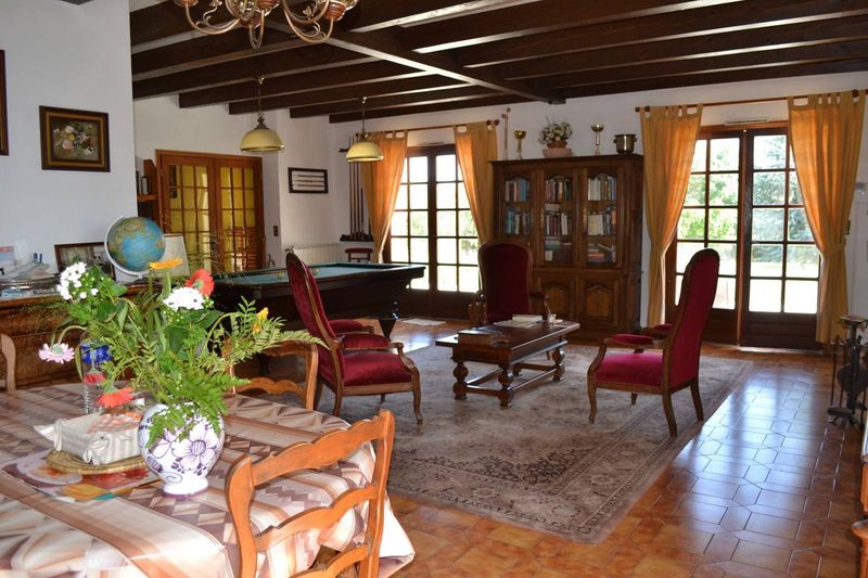 Villa avec dépendances secteur le Mazet Saint Voy