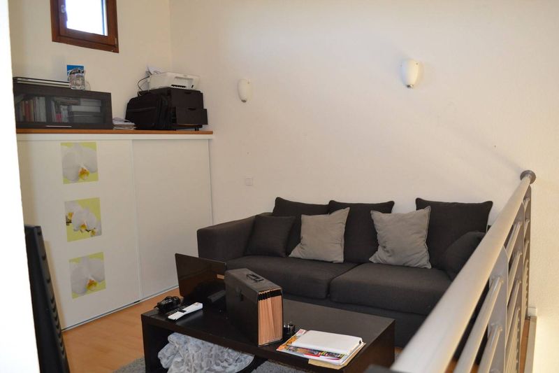 Le Chambon sur Lignon. Dans résidence avec parkings, T2 en duplex TBE.