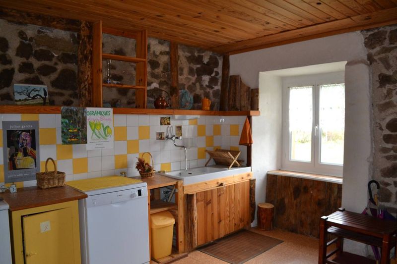 Entre Le Chambon et St Agrève, ferme rénovée. Potentiel à exploiter. Gîte. Habitable immédiatement.