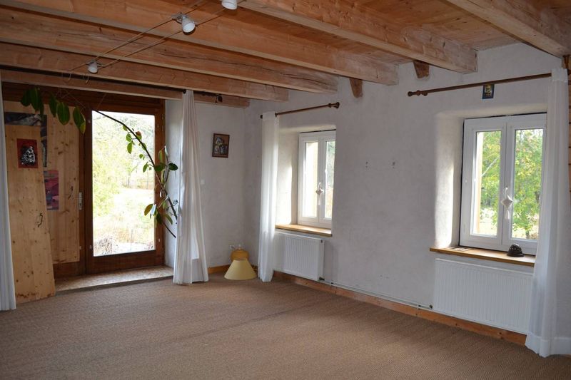 Entre Le Chambon et St Agrève, ferme rénovée. Potentiel à exploiter. Gîte. Habitable immédiatement.