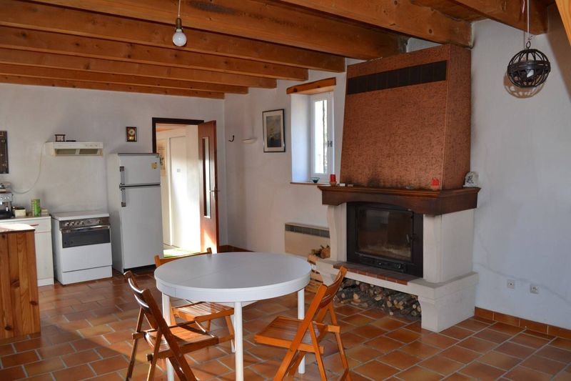 Petite maison louée meublée.