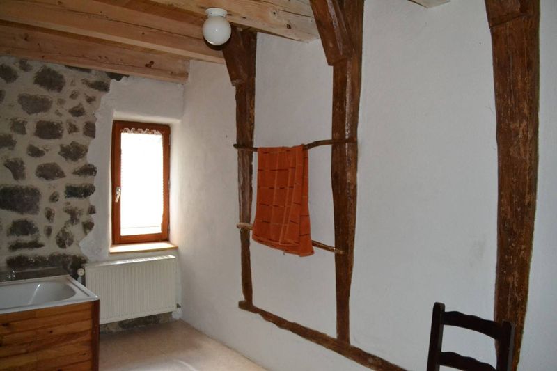 Entre Le Chambon et St Agrève, ferme rénovée. Potentiel à exploiter. Gîte. Habitable immédiatement.