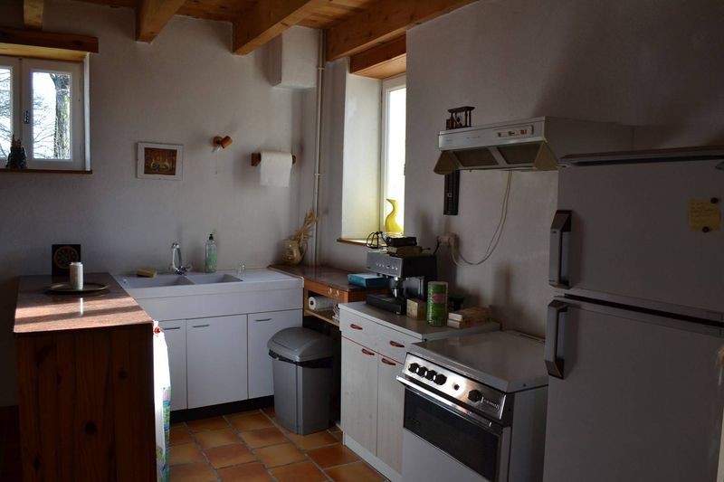 Petite maison louée meublée.