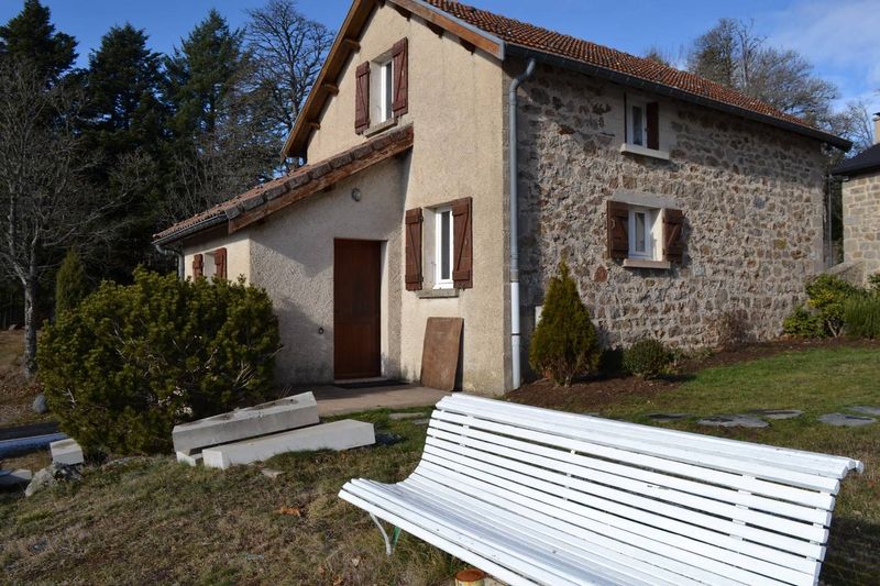 Petite maison louée meublée.
