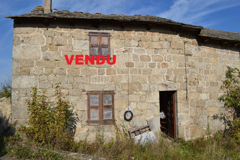 Ancienne ferme mitoyenne à rénover sur Tence.