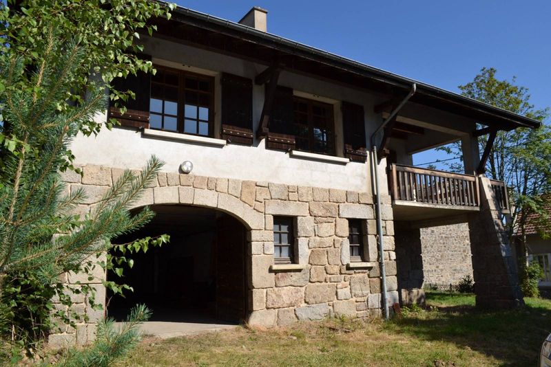 Maison proche des commodités à vendre au Chambon sur Lignon