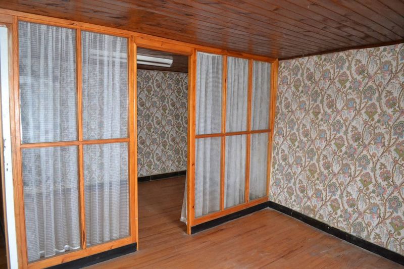 Saint Front. Maison de village en partie rénovée