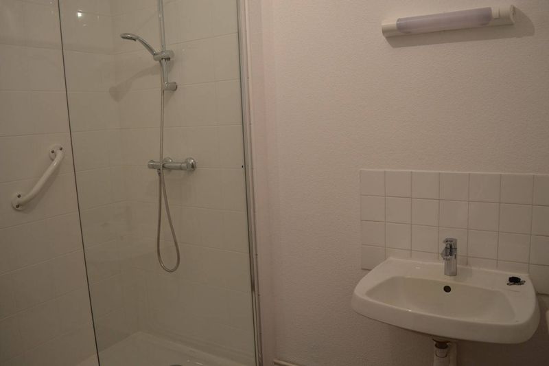 Fay sur Lignon. Centre village. Résidence service, 15 appartements. Garages