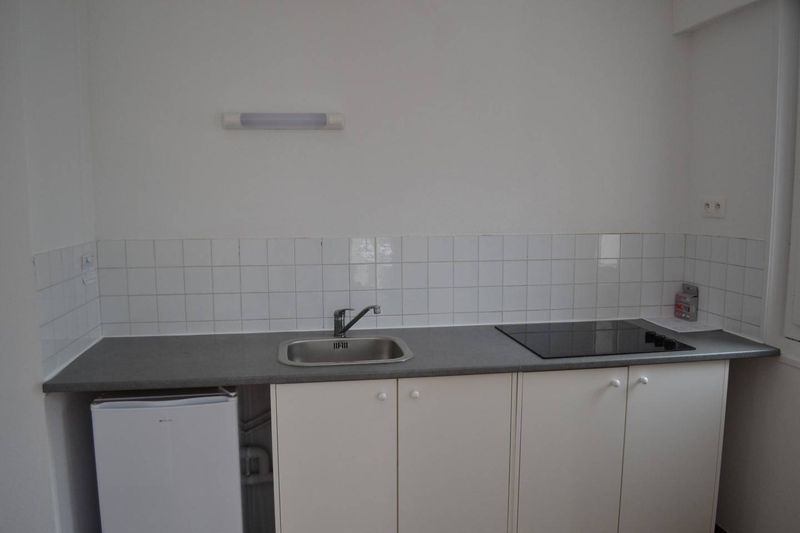 Fay sur Lignon. Centre village. Résidence service. Garages