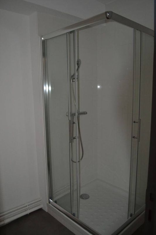 Fay sur Lignon. Centre village. Résidence service. Garages