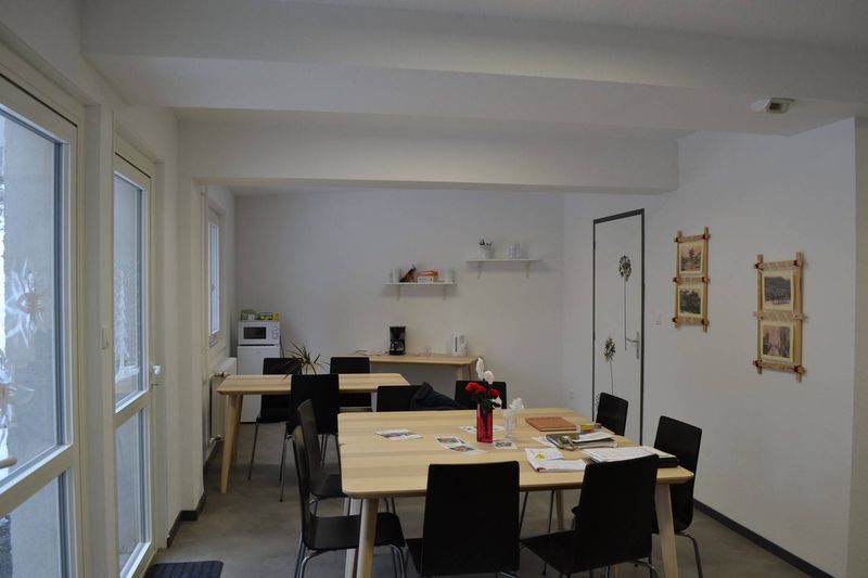 Fay sur Lignon. Centre village. Résidence service, 15 appartements. Garages