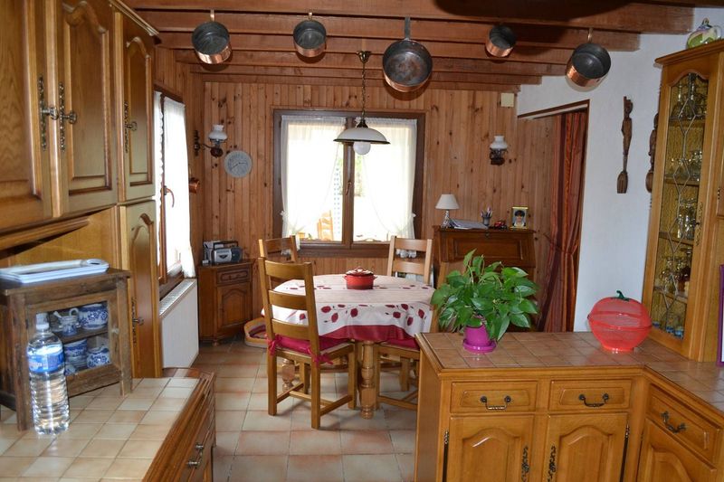 Jolie villa en campagne de Tence. 4 chambres. Superbe environnement.