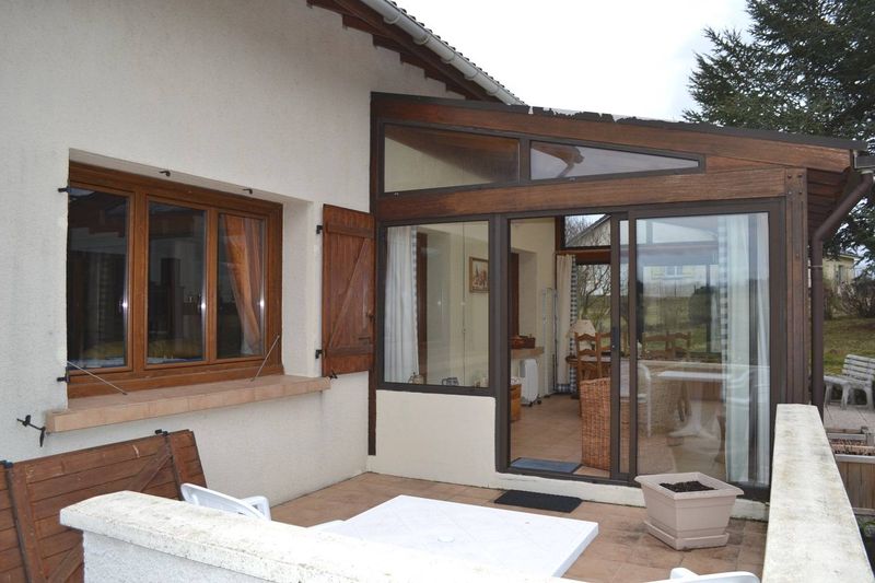 Jolie villa en campagne de Tence. 4 chambres. Superbe environnement.