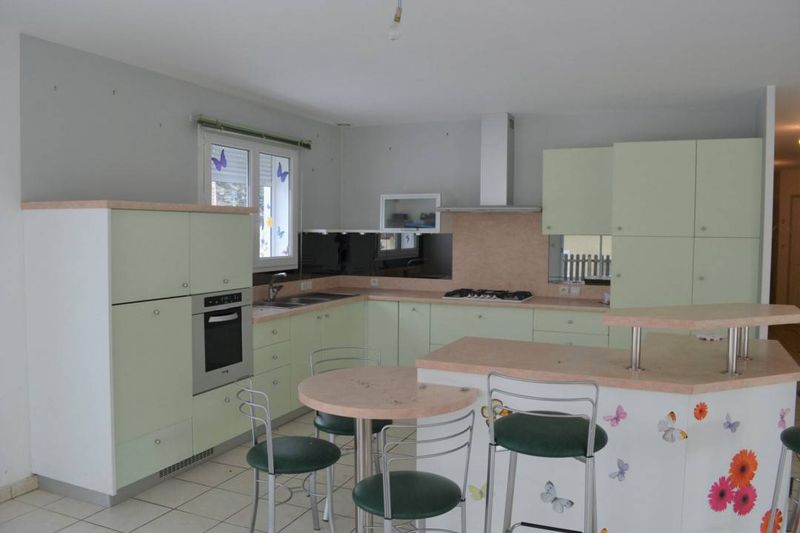 Villa de plain pied à Mars. 2000m² de terrain