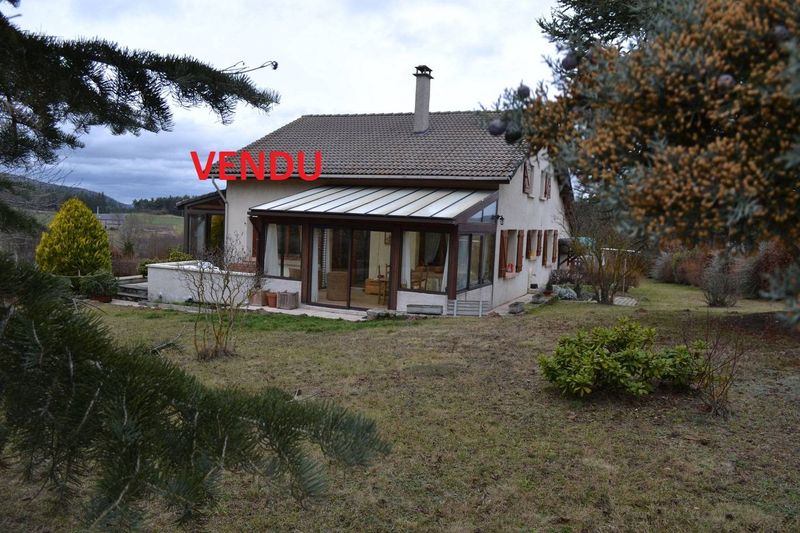 Jolie villa en campagne de Tence. 4 chambres. Superbe environnement.